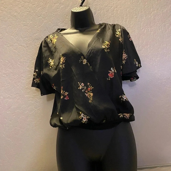 Haute Monde Black & Floral Satin One Piece Blouse - Picture 4 of 11